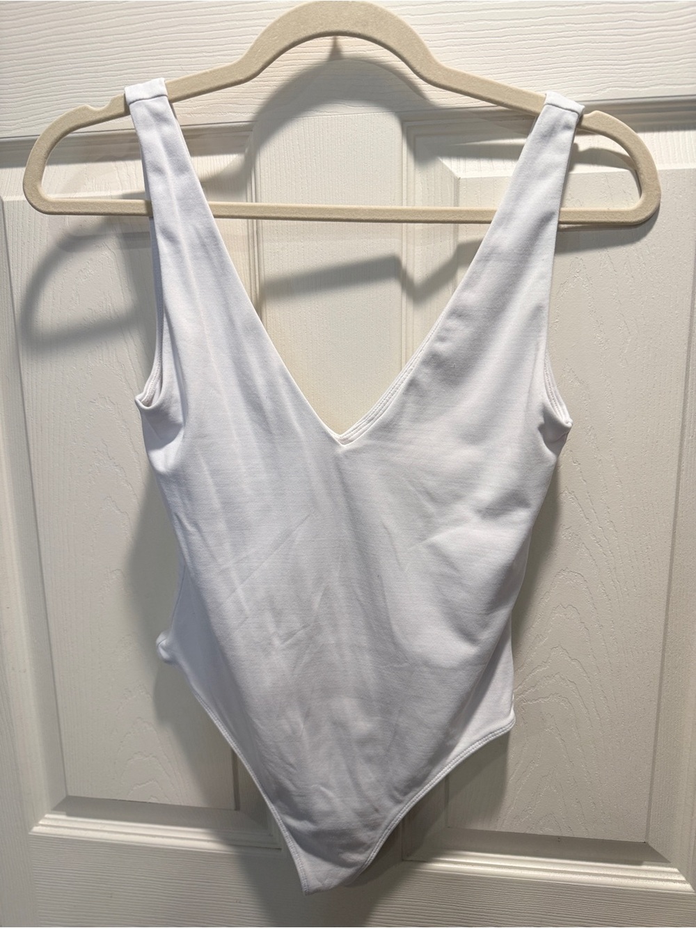 Babaton Contour V-Neck Bodysuit White Aritzia Sleeveless Double V Thong Bodysuit - Picture 7 of 7